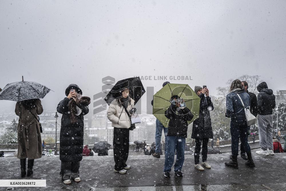 Caetano Snowstorm Hits Paris