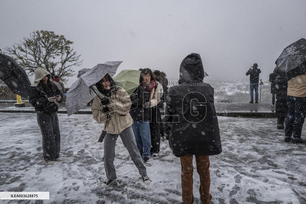 Caetano Snowstorm Hits Paris