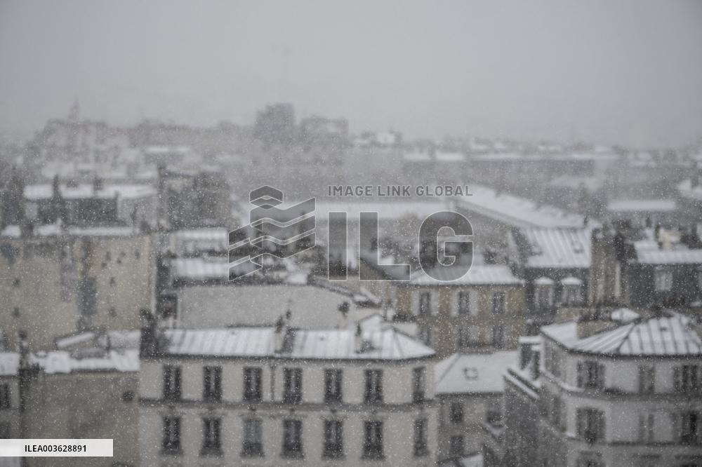 Caetano Snowstorm Hits Paris