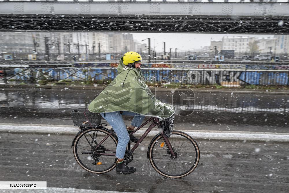 Caetano Snowstorm Hits Paris