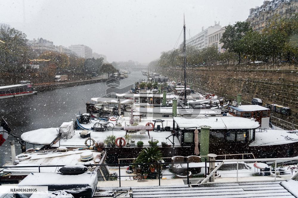 Caetano Snowstorm Hits Paris