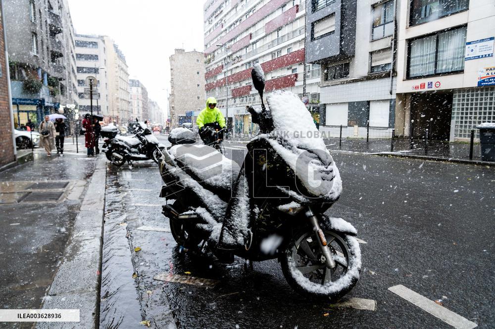 Caetano Snowstorm Hits Paris