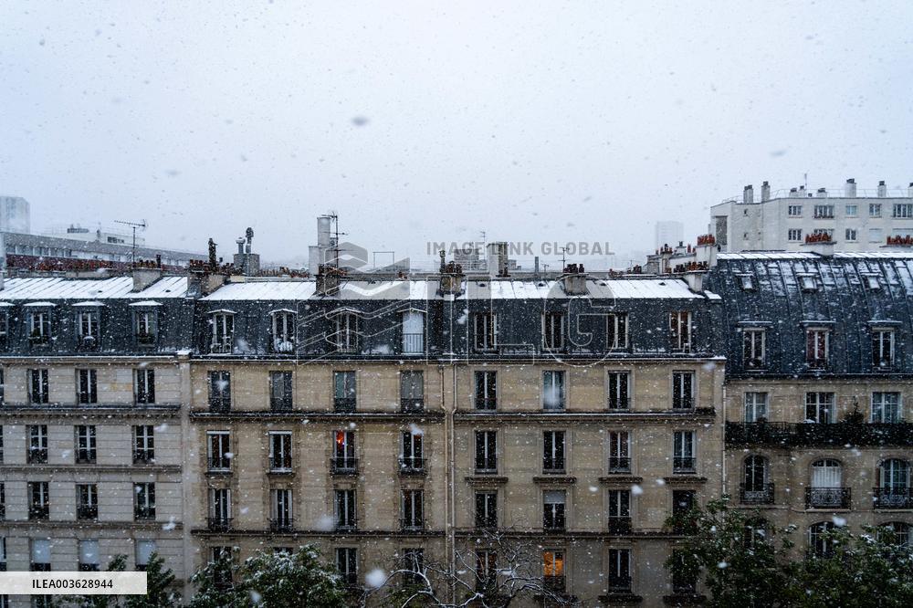 Caetano Snowstorm Hits Paris