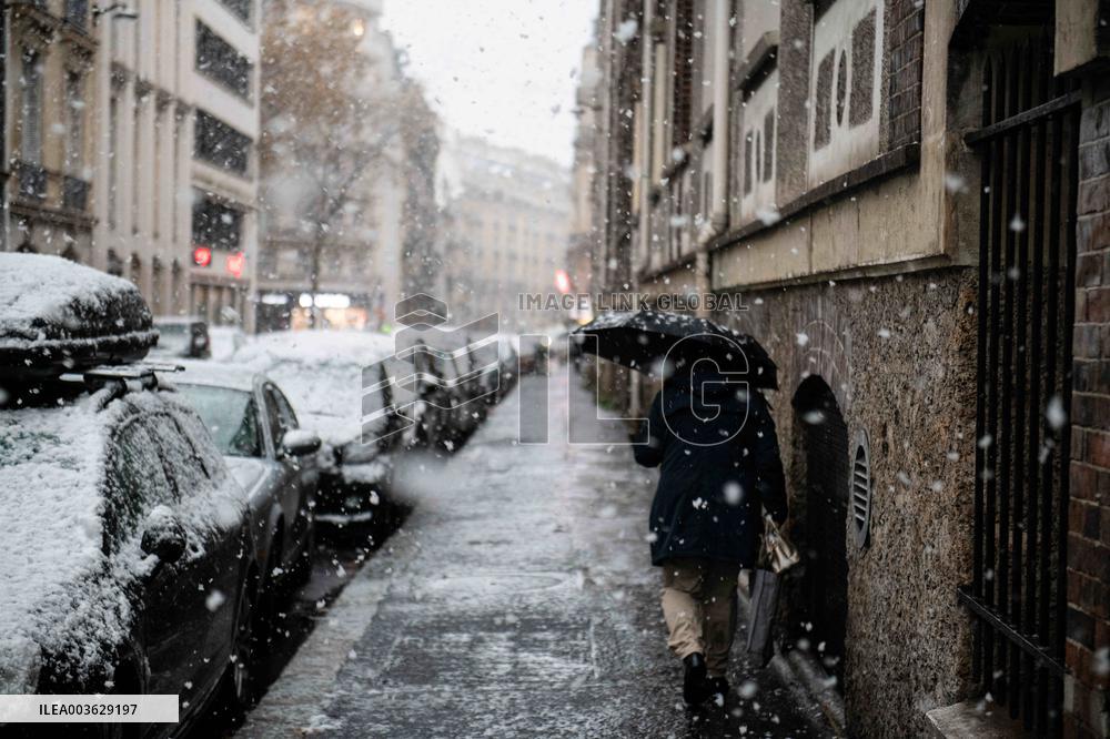 Caetano Snowstorm Hits Paris - France