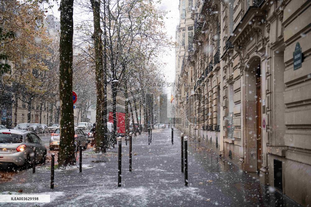 Caetano Snowstorm Hits Paris - France