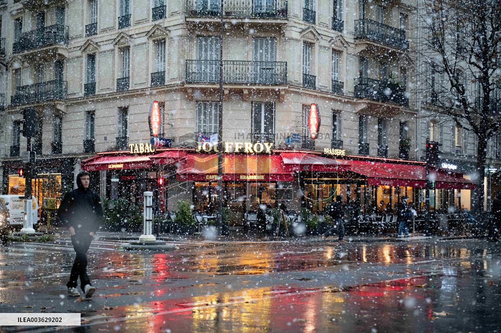 Caetano Snowstorm Hits Paris - France