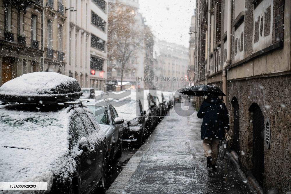 Caetano Snowstorm Hits Paris - France