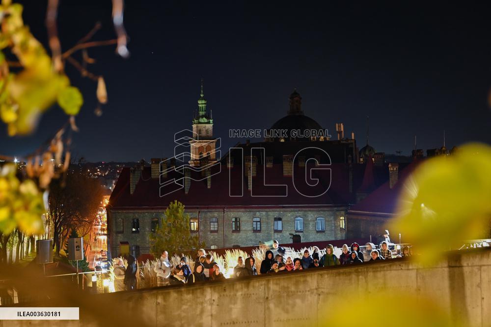 Lviv pays tribute to Heavenly Hundred Heroes