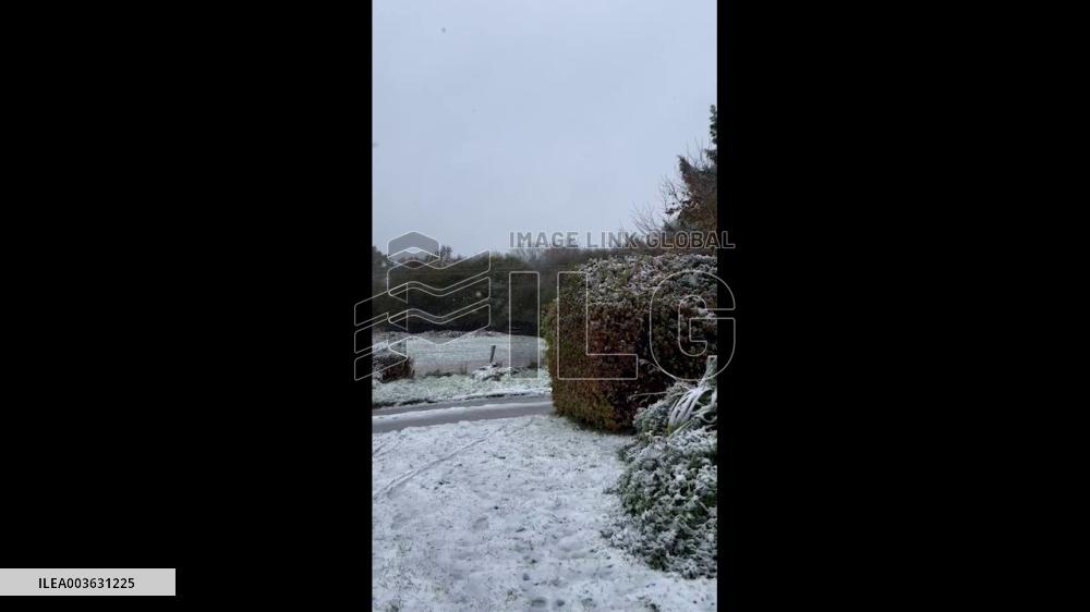 UK: Heavy Snowfall Causes Disruptions Across Devon 2