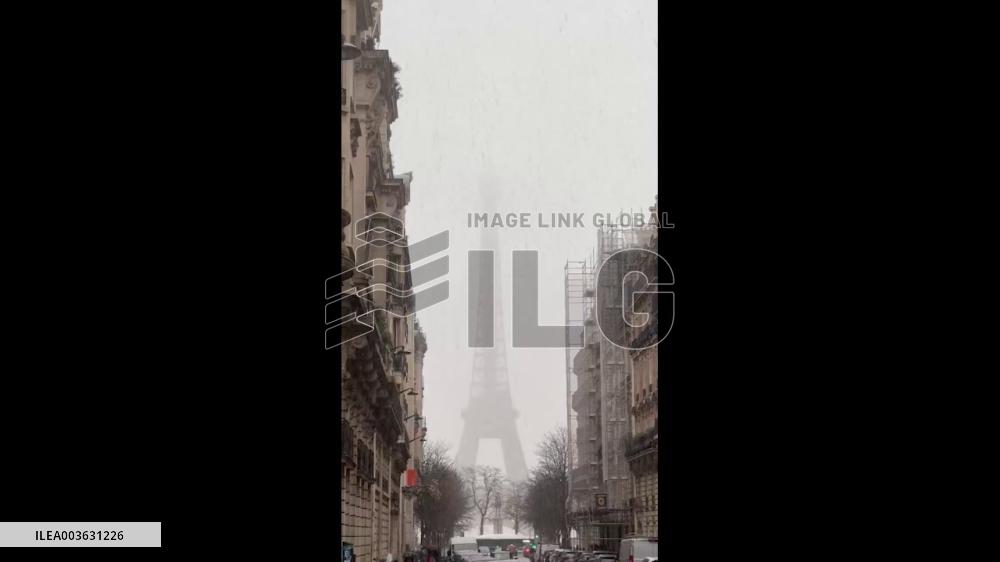 France: Paris Sees First Snowfall Of The Season 10