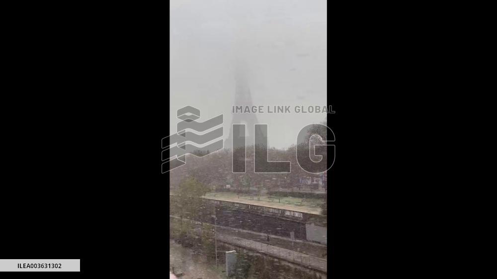 France: Paris Sees First Snowfall Of The Season 11