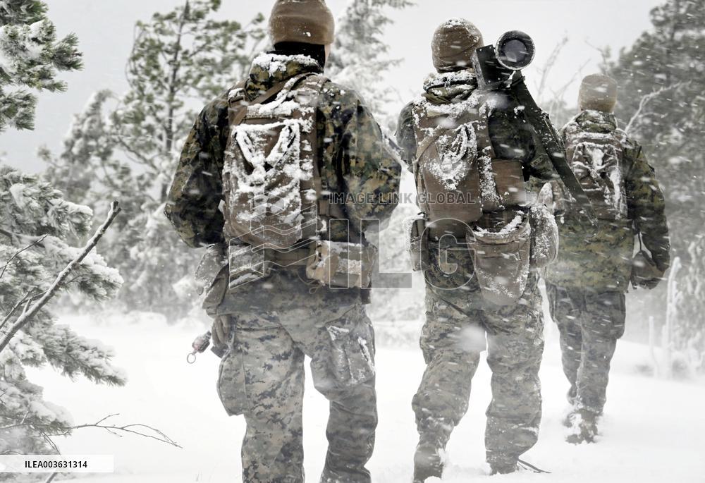 Freezing Winds 24 -harjoituksen Porvoon mediatilaisuudessa kerrotaan Merivoimien ja Yhdysvaltain merijalkaväen...