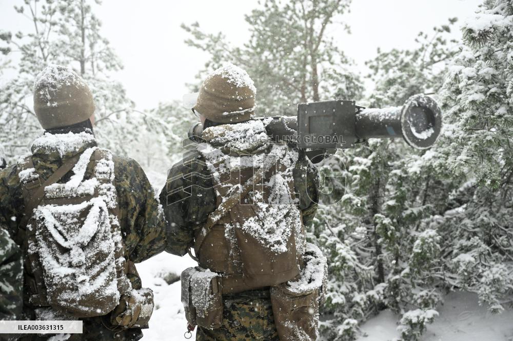 Freezing Winds 24 -harjoituksen Porvoon mediatilaisuudessa kerrotaan Merivoimien ja Yhdysvaltain merijalkaväen...