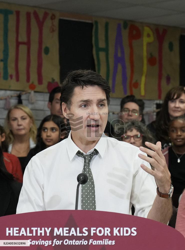 Justin Trudeau Packing School Lunches - Canada
