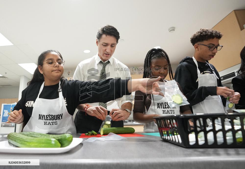 Justin Trudeau Packing School Lunches - Canada