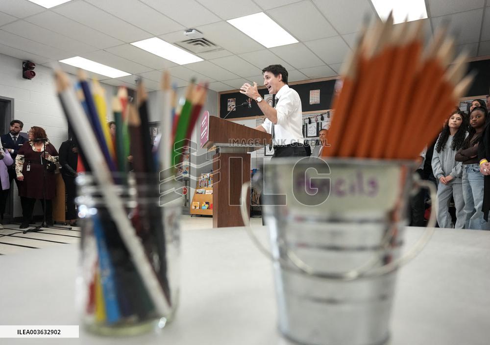 Justin Trudeau Packing School Lunches - Canada