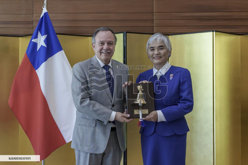 Embassy of Japan in Chile delivers donation for
project in educa