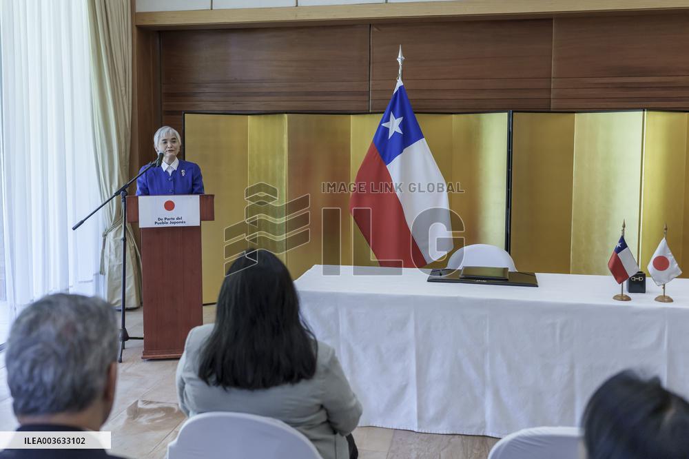 Embassy of Japan in Chile delivers donation for
project in educa