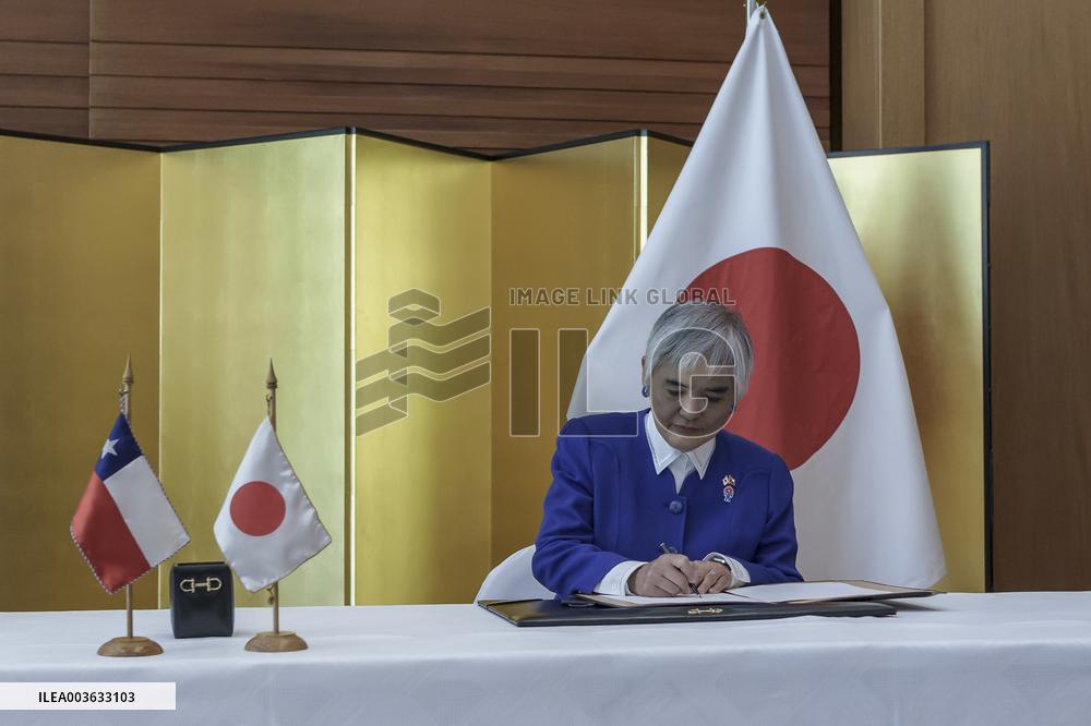 Embassy of Japan in Chile delivers donation for
project in educa