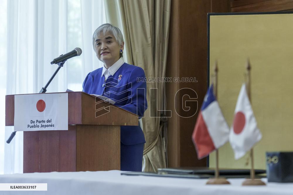 Embassy of Japan in Chile delivers donation for
project in educa