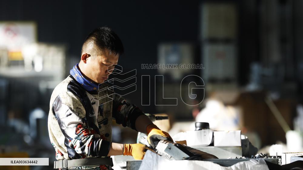 A Glove Processing Enterprise in Suqian