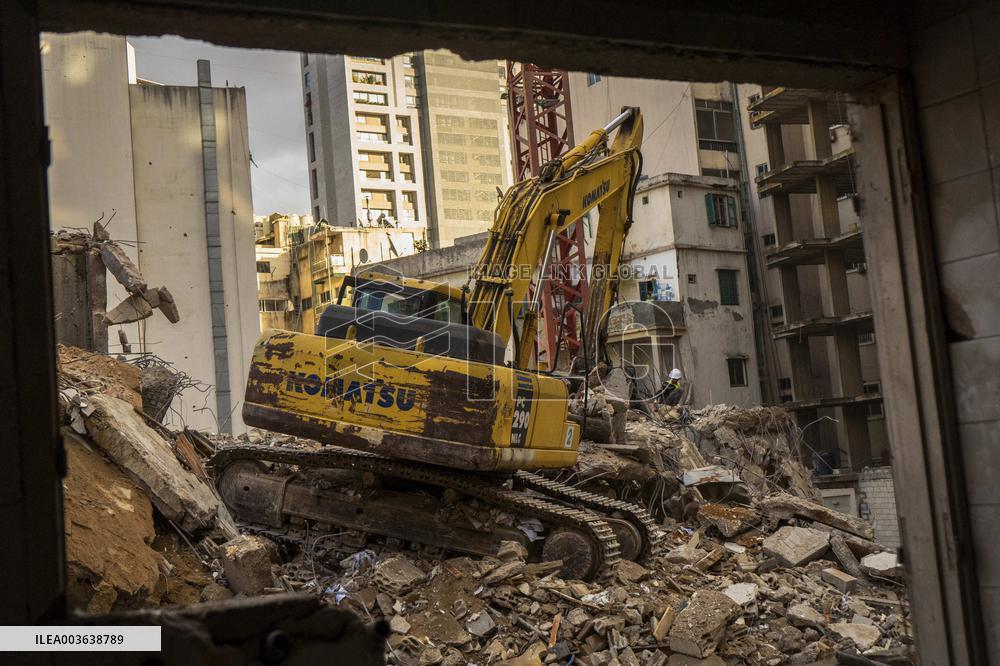 Israel Intensifies Its Bombing Raids on Lebanon