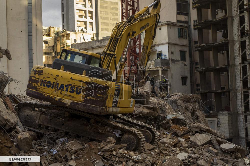 Israel Intensifies Its Bombing Raids on Lebanon