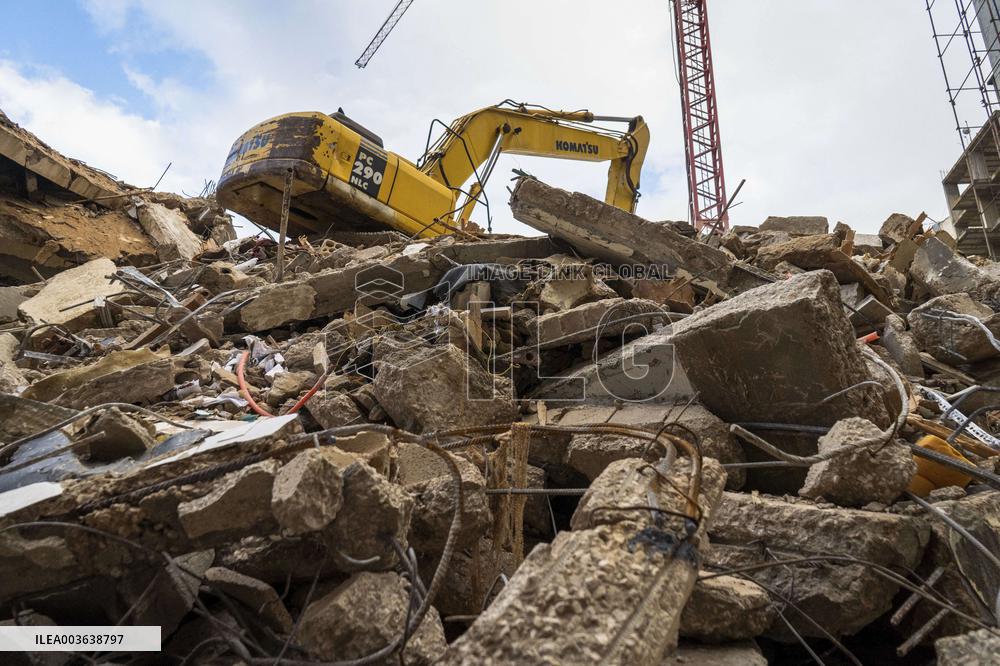 Israel Intensifies Its Bombing Raids on Lebanon