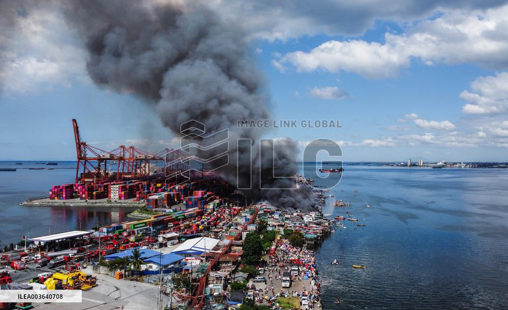 Fire Engulfing A Slum Area In Manila