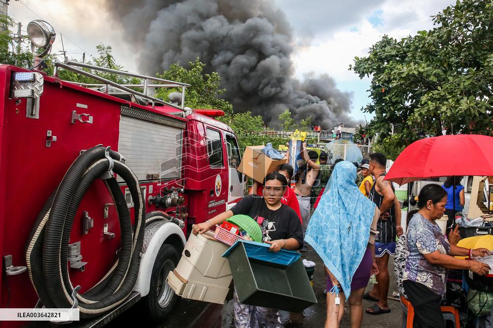 Fire Destroys 1,000 Homes In Slum Area - Manila