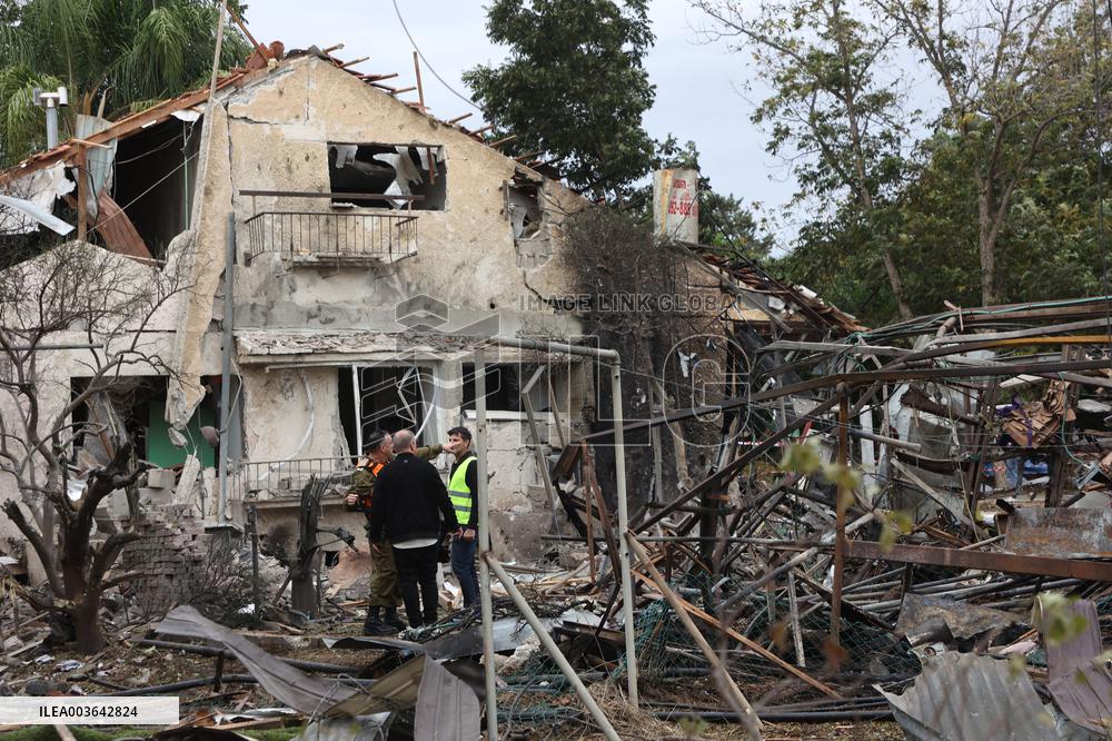 Several Wounded Amid Hezbollah Rocket Attack - Central Israel