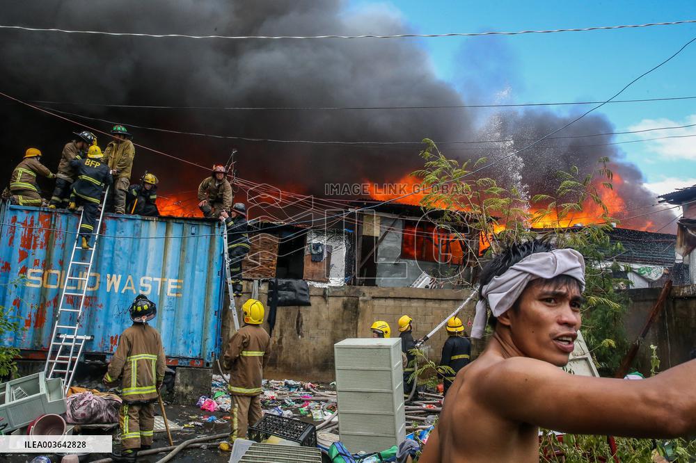 Fire Destroys 1,000 Homes In Slum Area - Manila