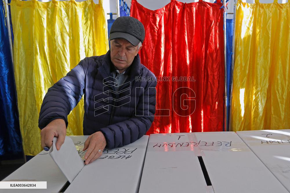 Far-Right Candidate Takes Shock Lead In Presidential Election - Romania