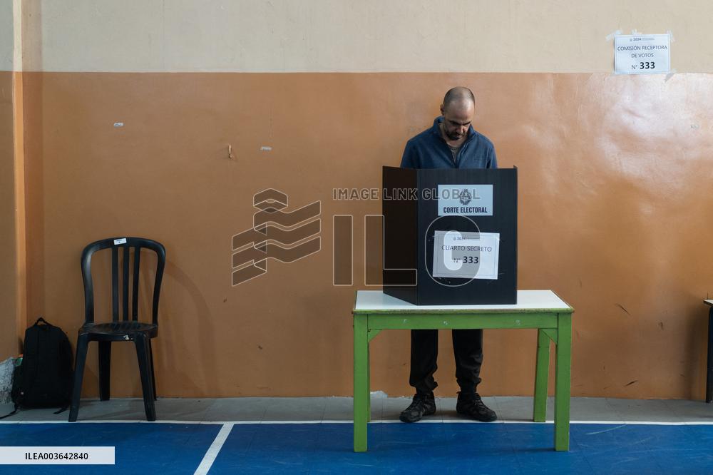 Opposition Leftist Orsi Wins In Presidential Runoff - Uruguay