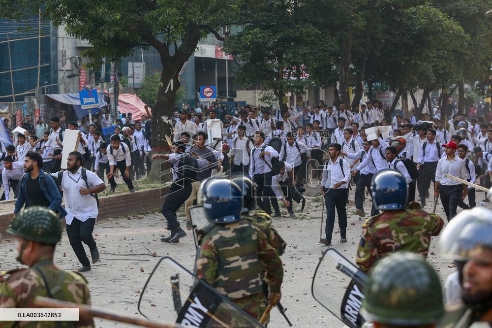 Clashes Erupt Between Students - Dhaka