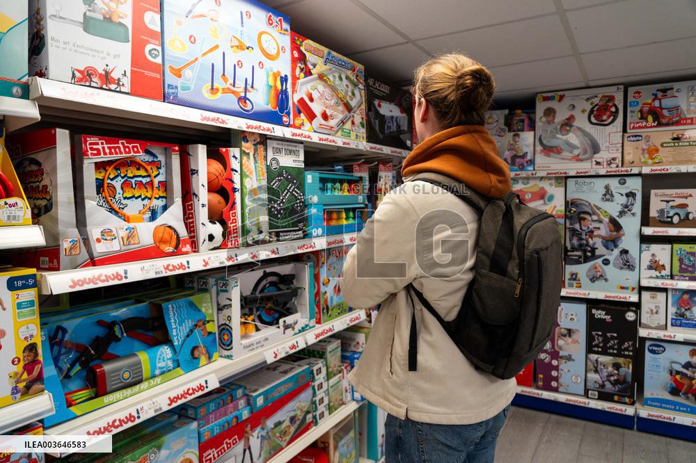 Toy Stores In Preparation For The Christmas Holidays - Paris