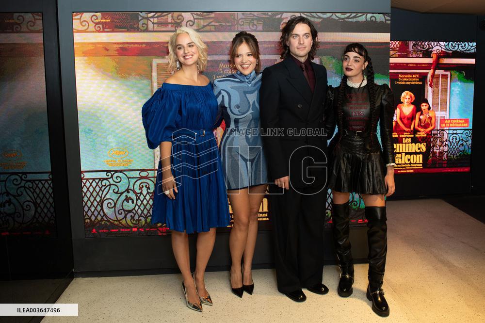 Les Femmes Au Balcon Premiere Paris