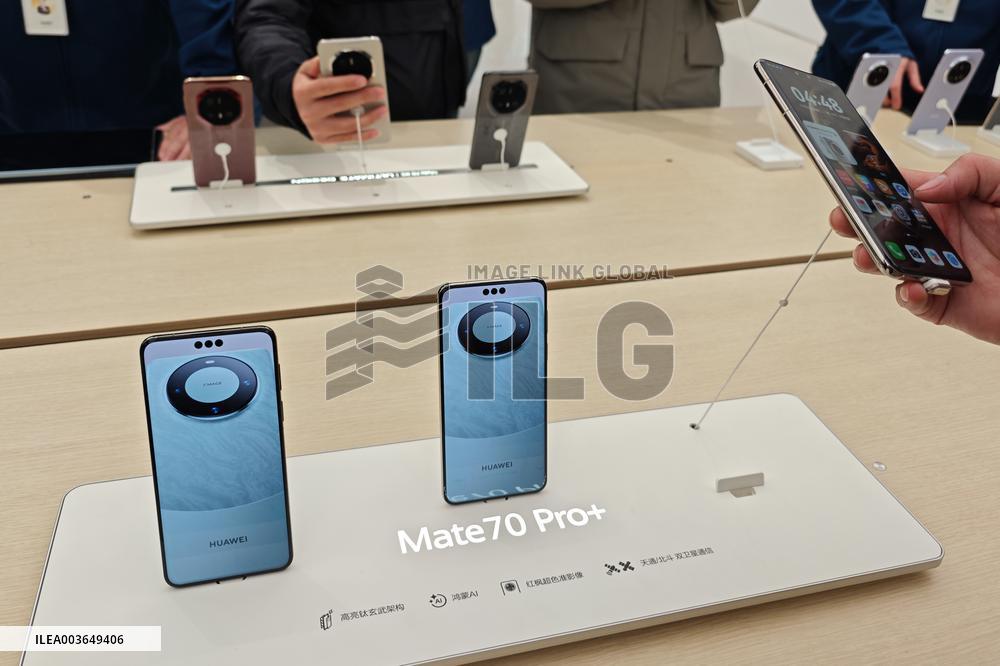 Huawei Release Mate70 MateX6 Phone