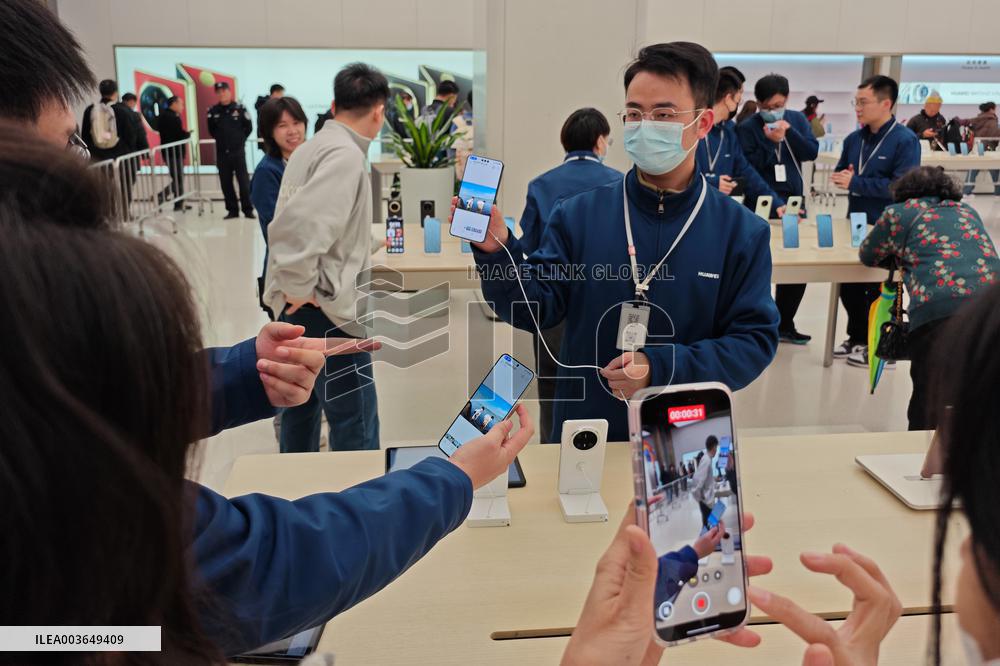 Huawei Release Mate70 MateX6 Phone