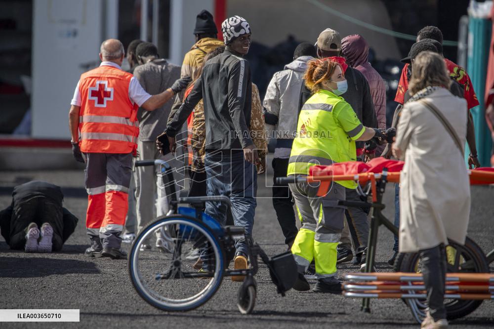 Several migrants arrive at the port of La Restinga - El Hierro