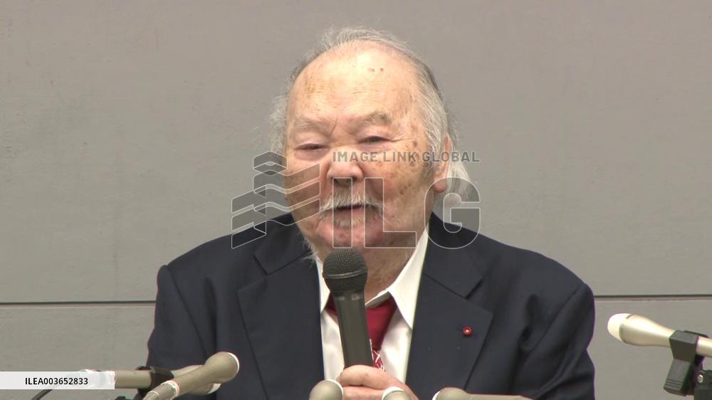 Ex-shogi Meijin holder Kato receives Guinness certificate