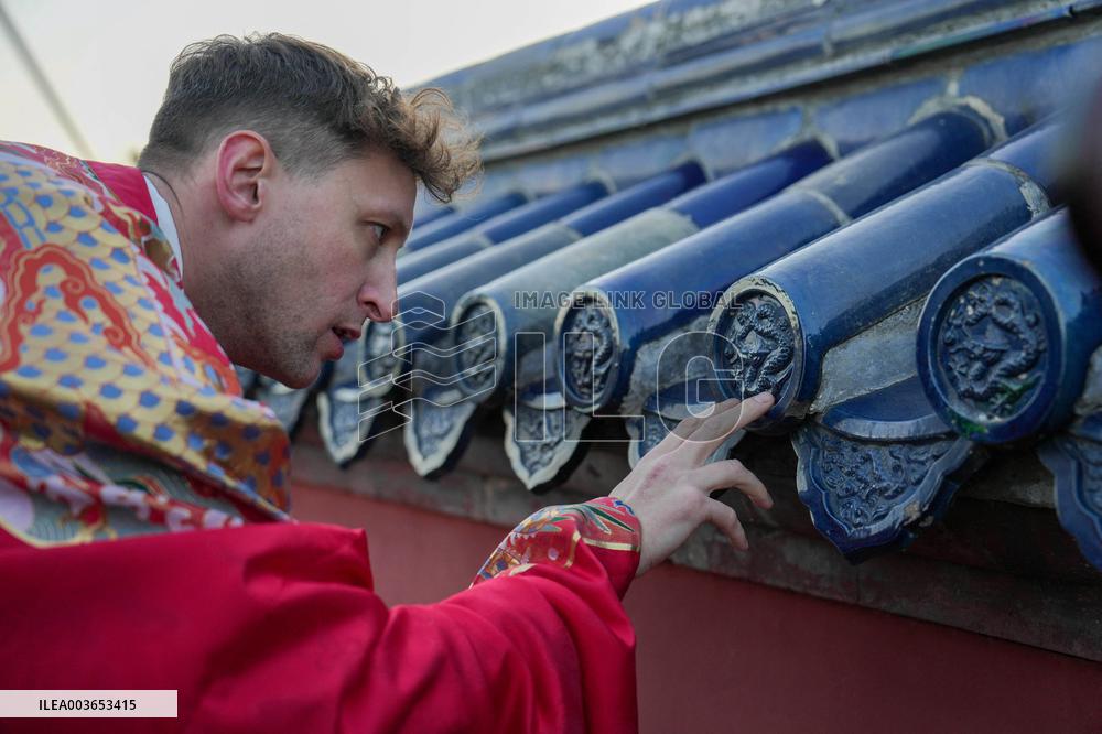 Evan Kail, Pawnbroker and Memory Keeper Trip in China