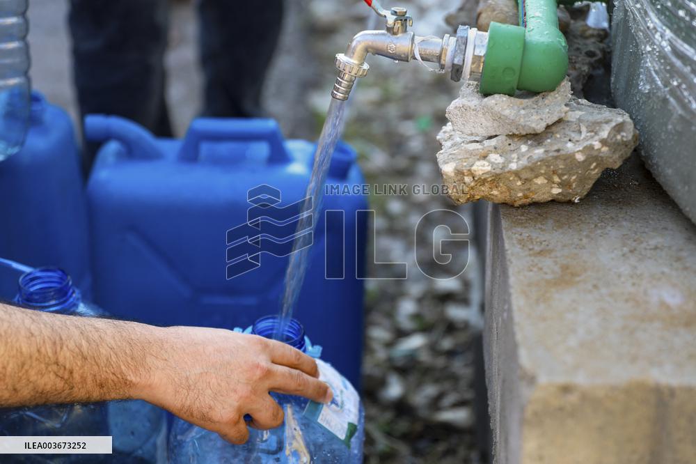 Water Distribution Day In Tyre - Lebanon