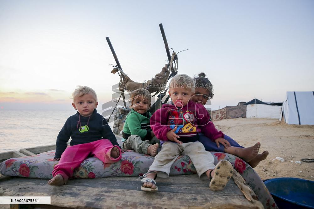Displaced Palestinians in Deir al-Balah - Palestine