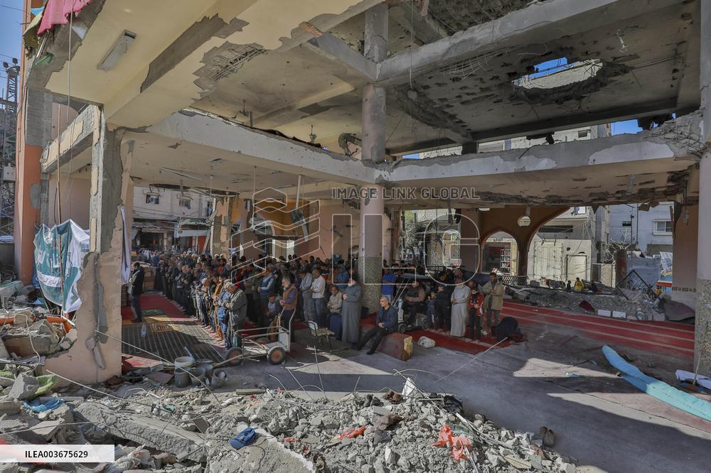 First Prayer At The Partially Restored Al-Farouq Mosque - Gaza