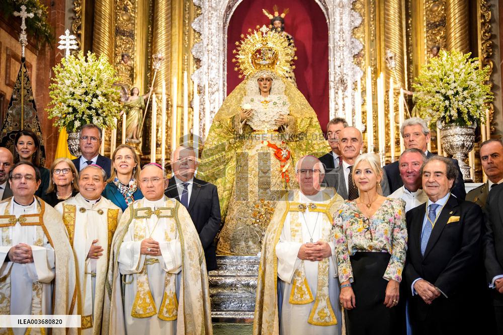 The Virgin of the Macarena receives the Golden Rose