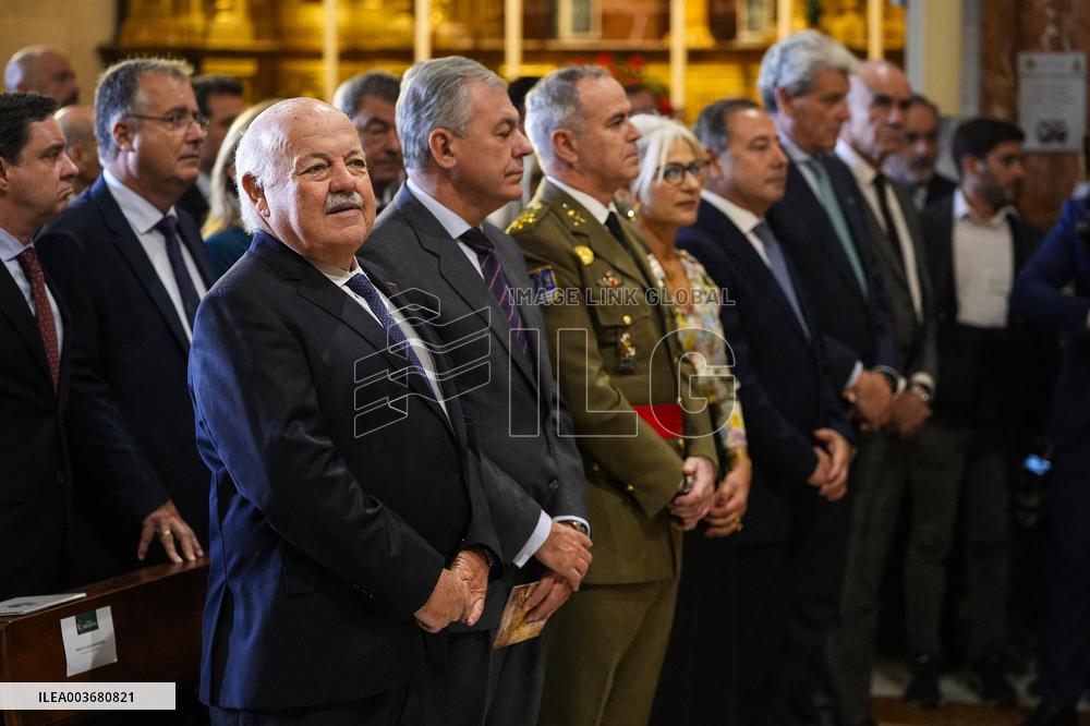 The Virgin of the Macarena receives the Golden Rose