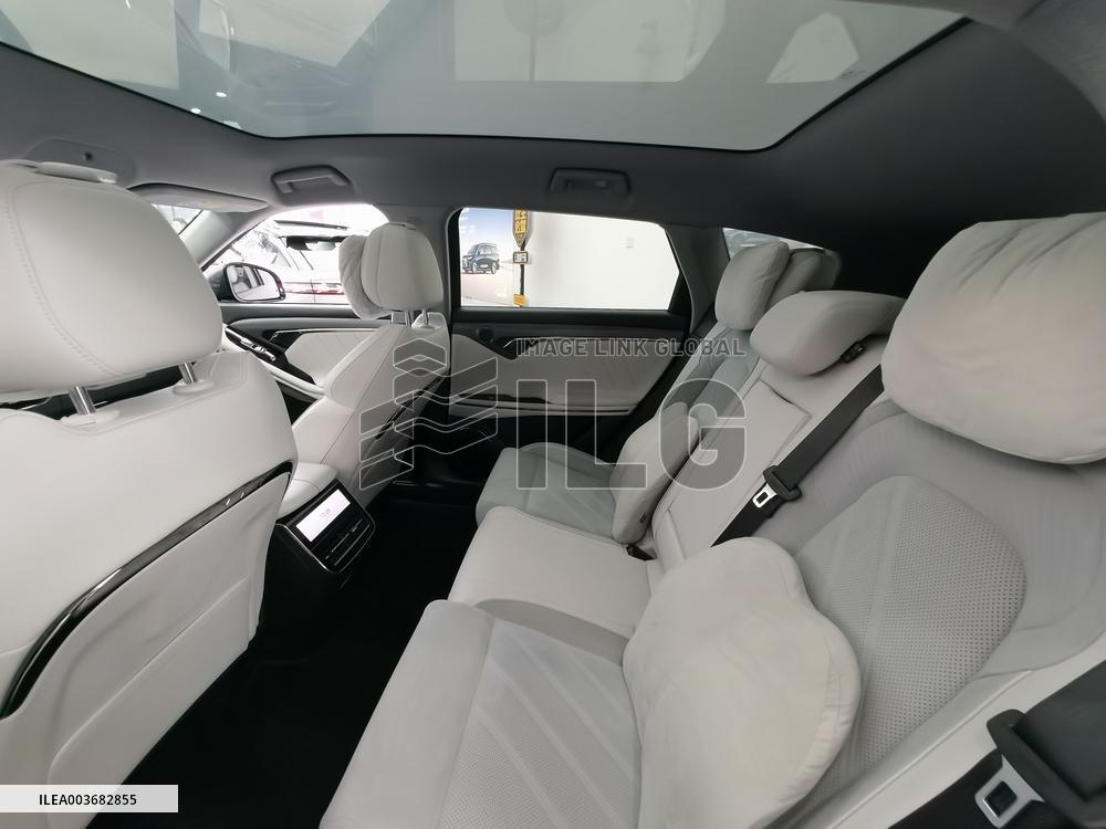 VOYAH Store in Beijing