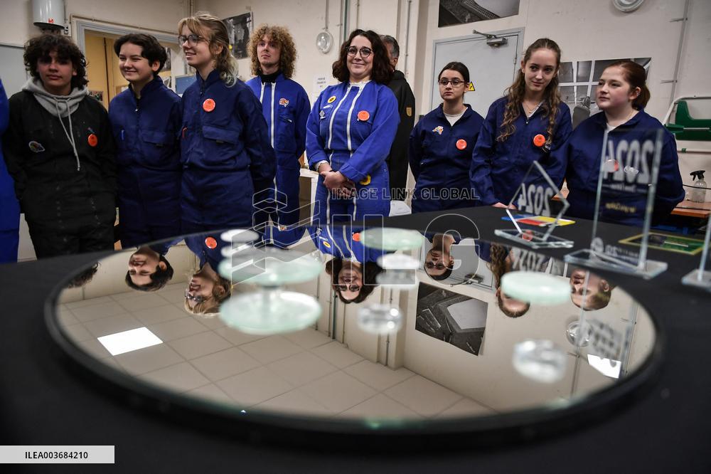 French Deputy Minister for Academic and Vocational
Success Alexandre Portier visits the Lucas de Nehou High School in Paris FA