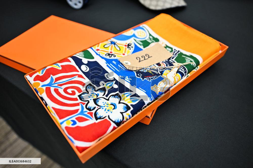 Customs Launch An Exceptional Auction - Paris